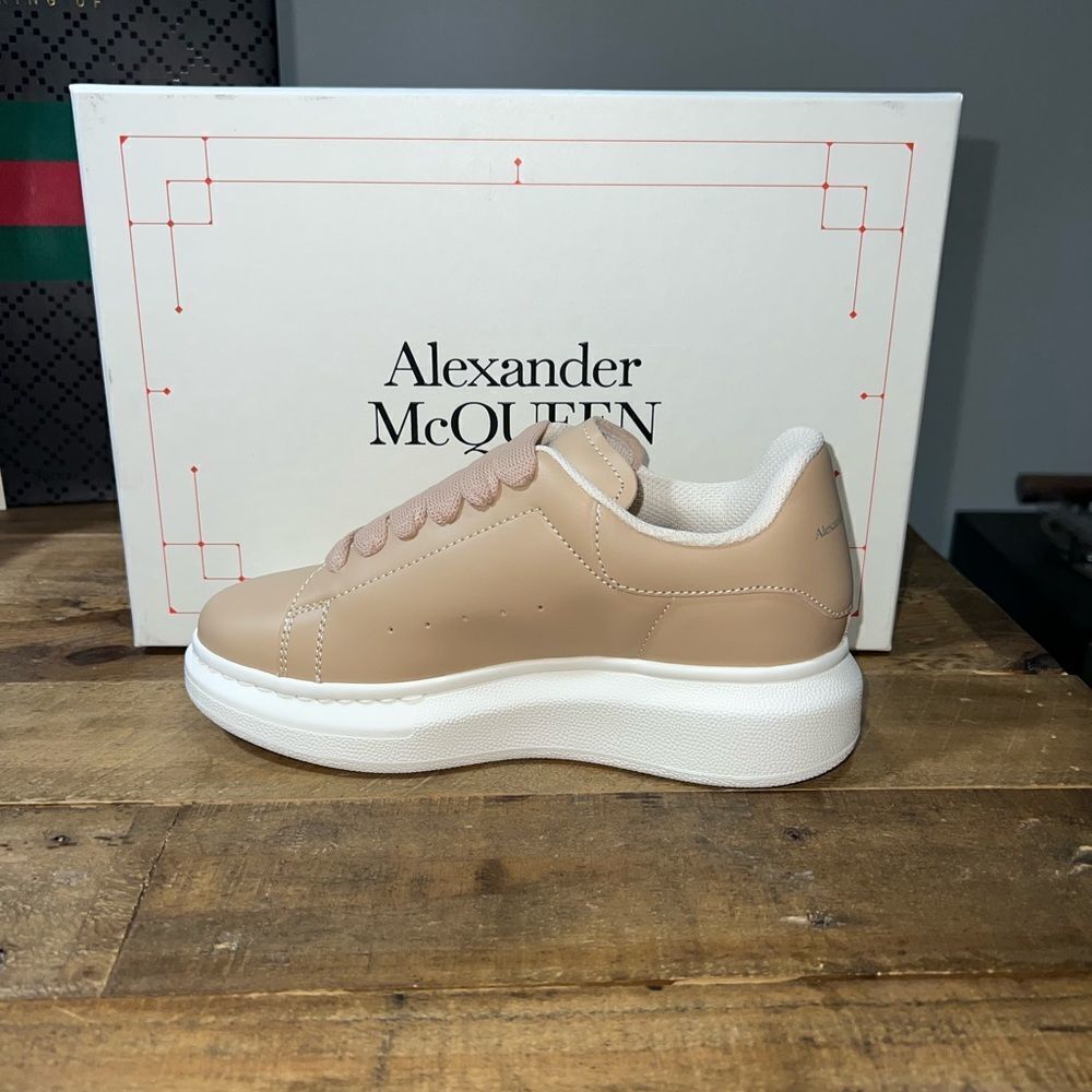 Alexander McQueen Oversized Sneakers - Picture 7 of 9